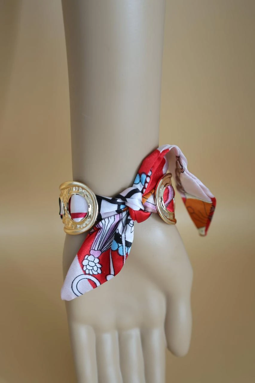 Pulsera dorada con pañuelo rojo 2842 a 9.99€ – photo 3